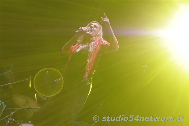 Grande successo per l'attesa Irene Grandi, in concerto a Rende su Via Rossini, per il Settembre Rendese 2021. In diretta solo su Studio54network!