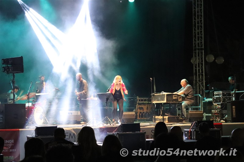 Grande successo per l'attesa Irene Grandi, in concerto a Rende su Via Rossini, per il Settembre Rendese 2021. In diretta solo su Studio54network!