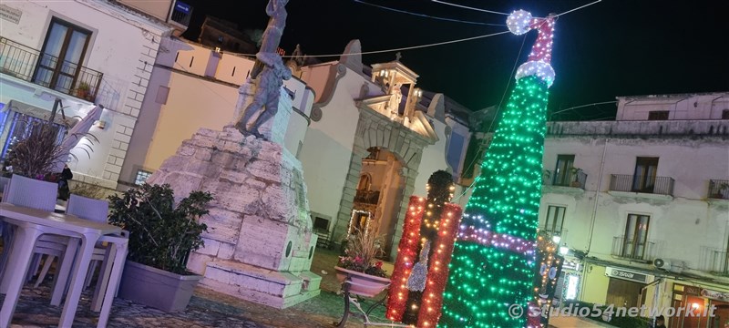 Nella città di San Francesco, si accende il Natale, con Studio54network.