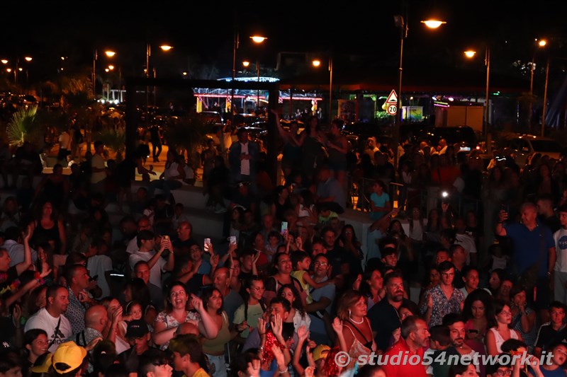 E' una grande festa sul lungomare di Ardore, con il Carnevale estivo e Area54, il djset di Studio54network!