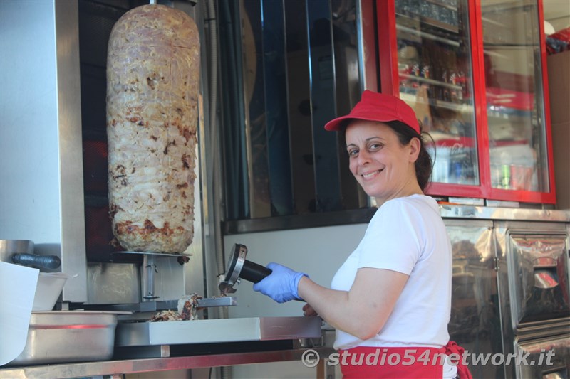 Soldout per il 54FreeStyle, nel Centro storico di Corigliano, per la Festa di San Francesco di Paola. Sul plalco Morgan, Dj Jad