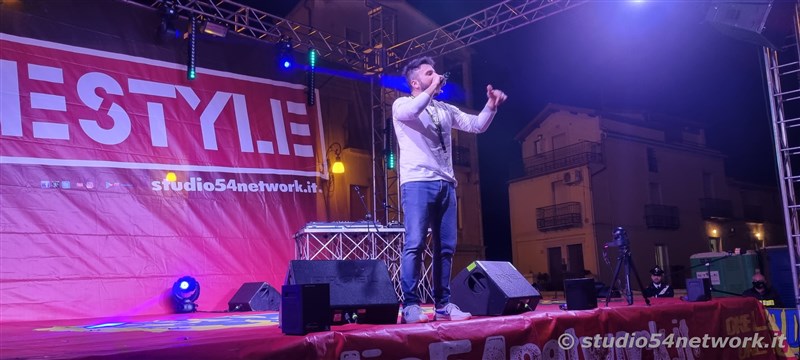 Soldout per il 54FreeStyle, nel Centro storico di Corigliano, per la Festa di San Francesco di Paola. Sul plalco Morgan, Dj Jad