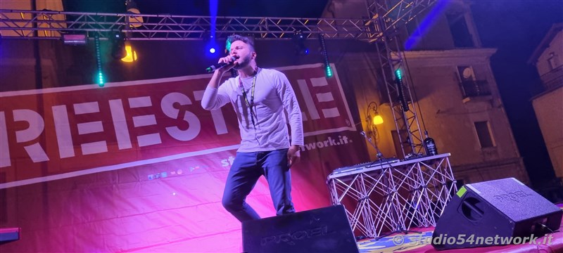 Soldout per il 54FreeStyle, nel Centro storico di Corigliano, per la Festa di San Francesco di Paola. Sul plalco Morgan, Dj Jad