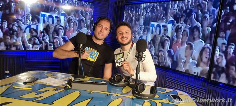 Soldout per il 54FreeStyle, nel Centro storico di Corigliano, per la Festa di San Francesco di Paola. Sul plalco Morgan, Dj Jad