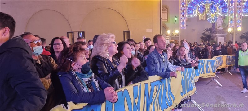 Soldout per il 54FreeStyle, nel Centro storico di Corigliano, per la Festa di San Francesco di Paola. Sul plalco Morgan, Dj Jad