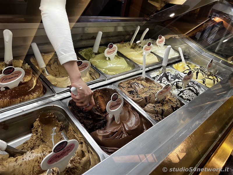 E' grande festa a Marina di Gioiosa, con la festa del gelato per il Gelato della Liberazione.