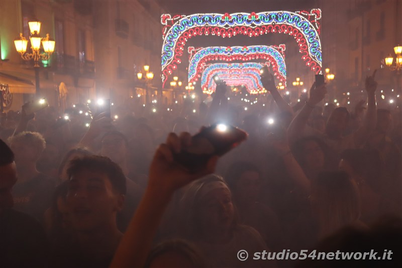 Una festa pazzesca, con Studio54network e il suo 54FreStyle. Sul palco Bianca Atzei, Sud Sound System e Dj Jad & Wlady con tutt