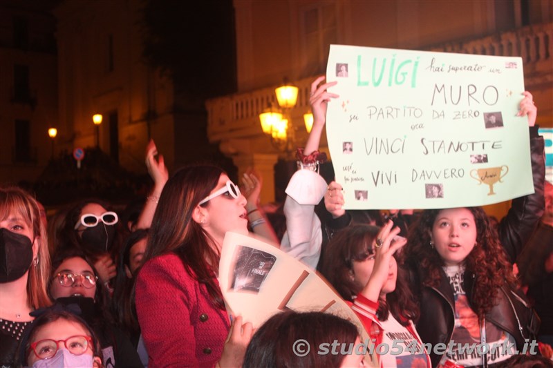 A Lamezia Terme, con l'Amministrazione comunale, tutti a tifare Luigi Strangis, che vince Amici 21