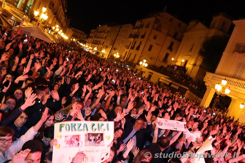 A Lamezia Terme, con l'Amministrazione comunale, tutti a tifare Luigi Strangis, che vince Amici 21