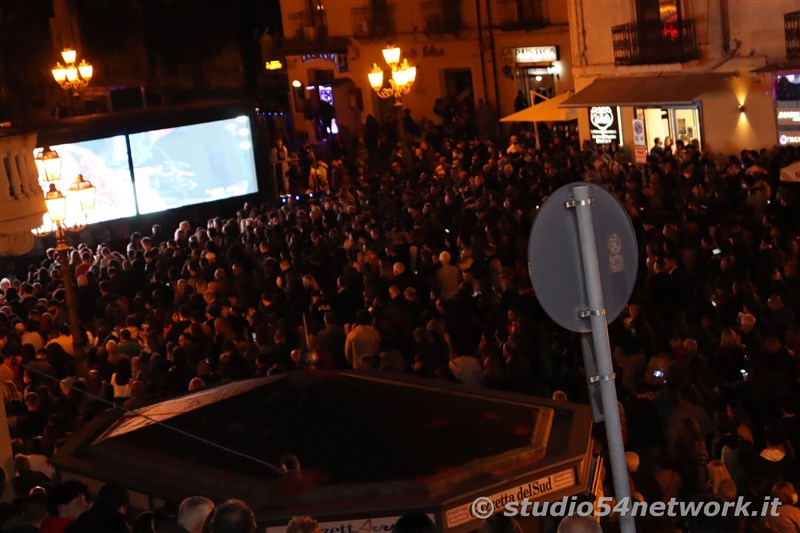 A Lamezia Terme, con l'Amministrazione comunale, tutti a tifare Luigi Strangis, che vince Amici 21