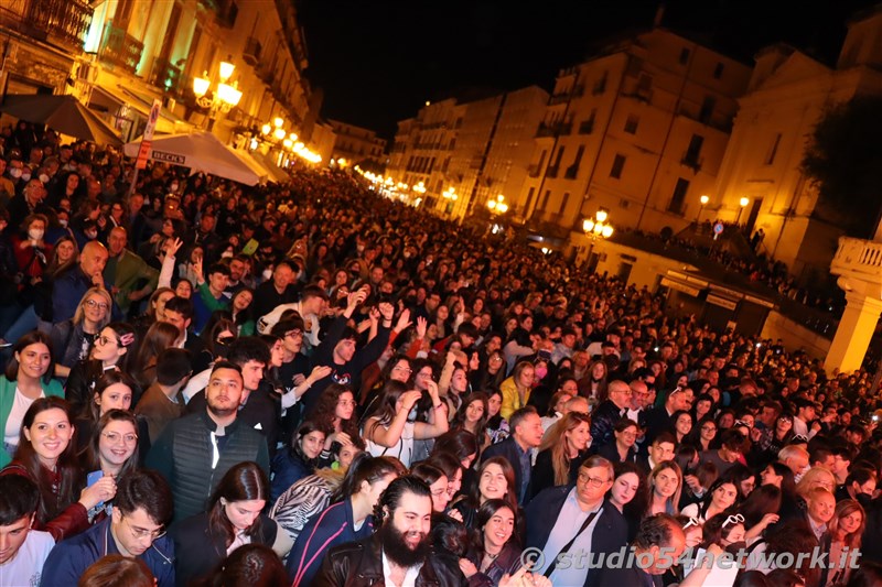 A Lamezia Terme, con l'Amministrazione comunale, tutti a tifare Luigi Strangis, che vince Amici 21