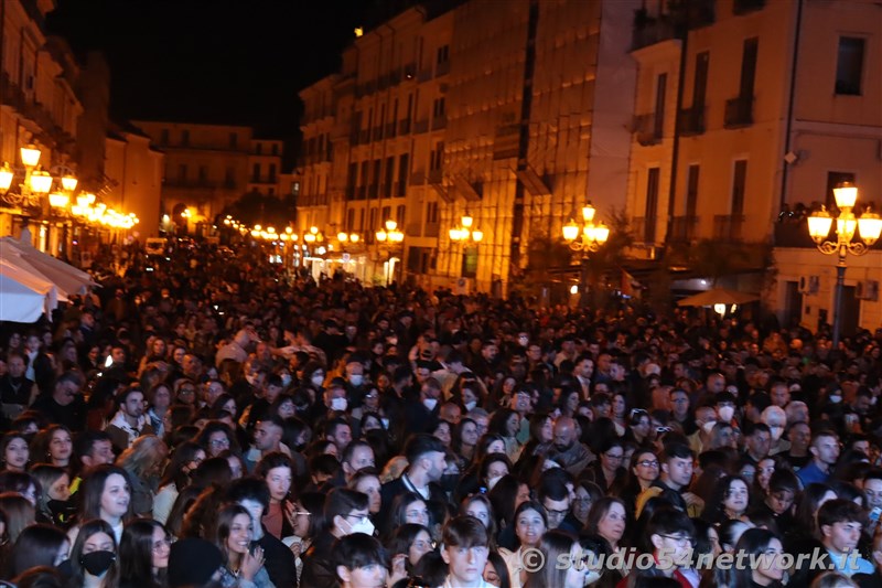 A Lamezia Terme, con l'Amministrazione comunale, tutti a tifare Luigi Strangis, che vince Amici 21