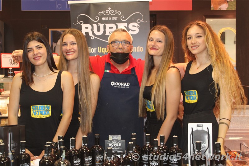 E' RupesInTour, con l'Amaro Rupes e Studio54network. Una grande festa nei Supermercati Conad di Crotone!