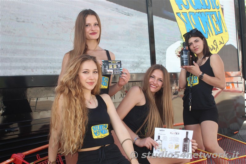 E' RupesInTour, con l'Amaro Rupes e Studio54network. Una grande festa nei Supermercati Conad di Crotone!