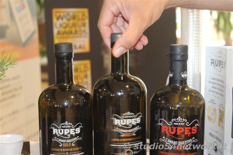 E' RupesInTour, con l'Amaro Rupes e Studio54network. Una grandissima festa al Parco commerciale La Rocca di Sellia Marina!