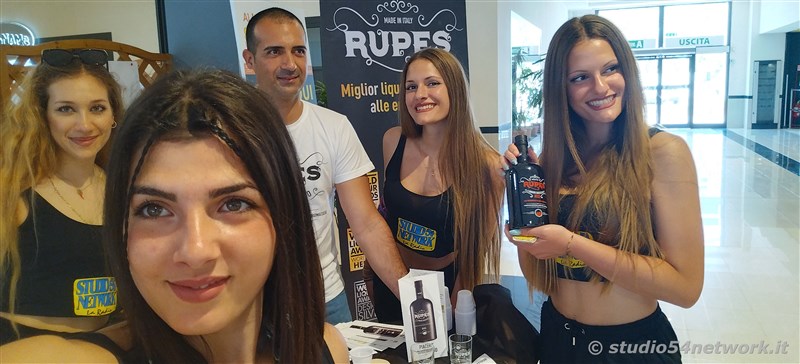 E' RupesInTour, con l'Amaro Rupes e Studio54network. Una grandissima festa al Parco commerciale La Rocca di Sellia Marina!