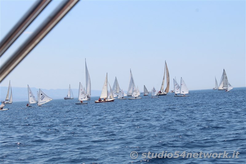 Un appuntamento unico, suggestivo ed esclusivo, per un intero weekend, sullo Stretto di Messina. E' Vele dello Stretto 2002