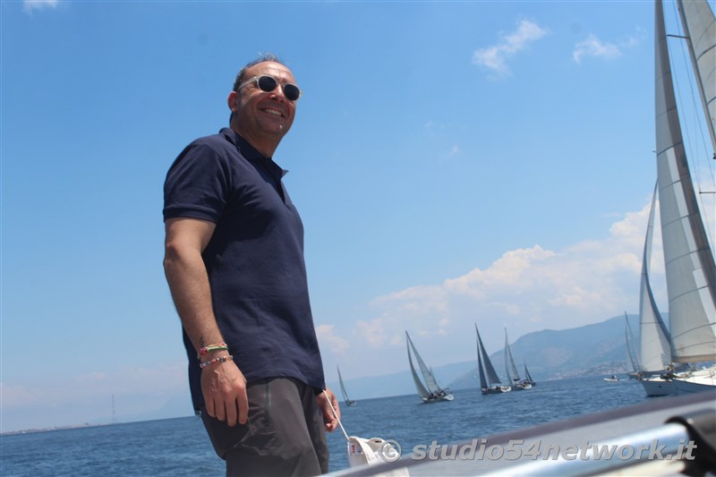 Un appuntamento unico, suggestivo ed esclusivo, per un intero weekend, sullo Stretto di Messina. E' Vele dello Stretto 2002