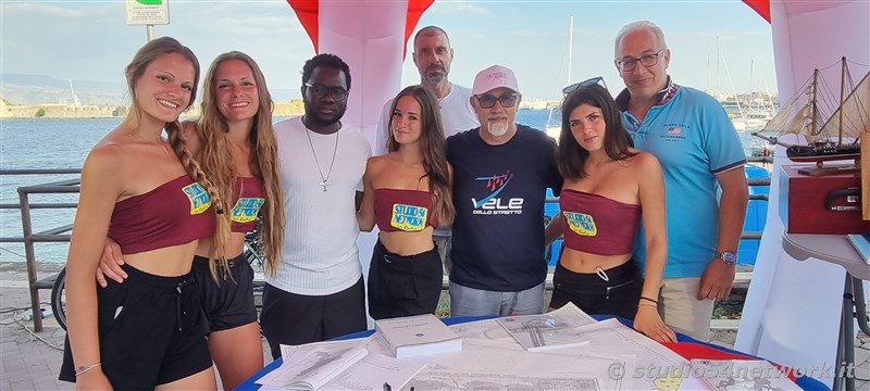 Un appuntamento unico, suggestivo ed esclusivo, per un intero weekend, sullo Stretto di Messina. E' Vele dello Stretto 2002