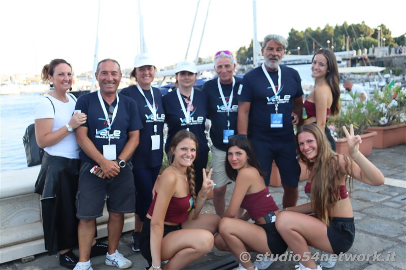 Un appuntamento unico, suggestivo ed esclusivo, per un intero weekend, sullo Stretto di Messina. E' Vele dello Stretto 2002