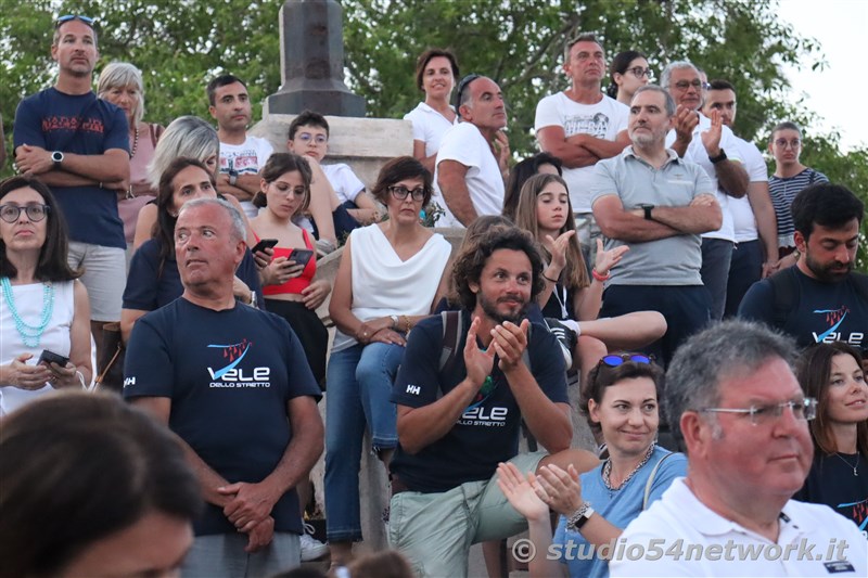 Un appuntamento unico, suggestivo ed esclusivo, per un intero weekend, sullo Stretto di Messina. E' Vele dello Stretto 2002
