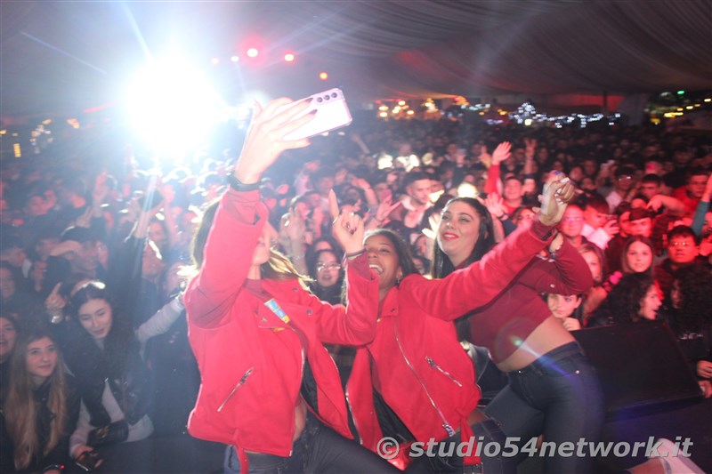 Grande la festa, nel Winterland di Siderno, con Rocco Hunt, su Studio54network