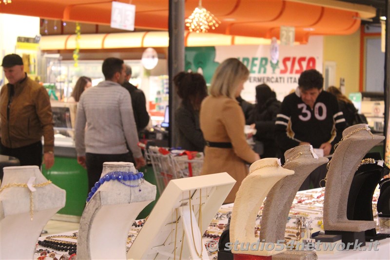 Con Ipersisa  Natale al centro commerciale I Gelsomini, con Studio54network