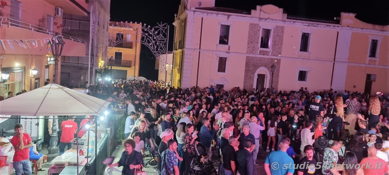 La vigilia della Festa della Madonna della Pietà di Rocca di Neto è una grande festa con il 54SummerTour di Studio54network!