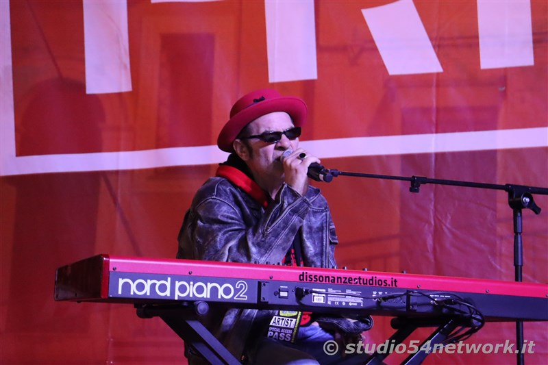 Soldout per il 54FreeStyle, nel Centro storico di Corigliano, per la Festa di San Francesco di Paola. Sul plalco Morgan, Dj Jad