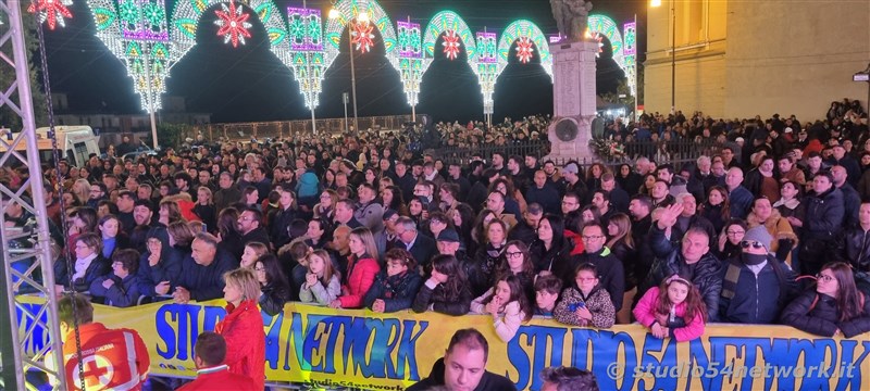 Soldout per il 54FreeStyle, nel Centro storico di Corigliano, per la Festa di San Francesco di Paola. Sul plalco Morgan, Dj Jad