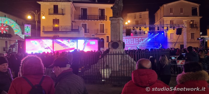Soldout per il 54FreeStyle, nel Centro storico di Corigliano, per la Festa di San Francesco di Paola. Sul plalco Morgan, Dj Jad