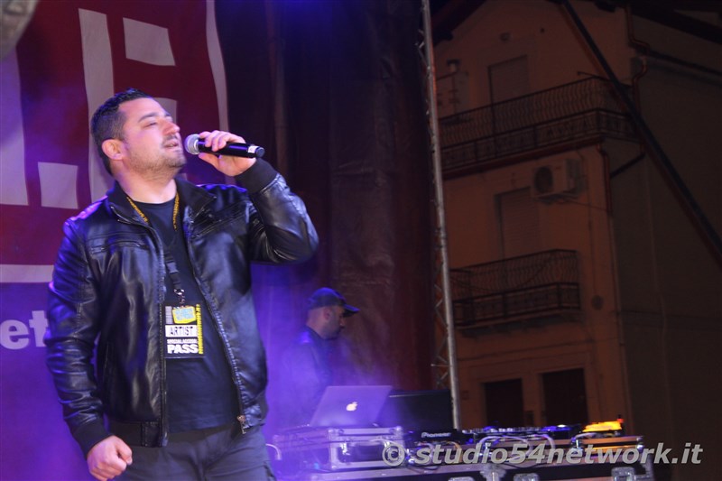 Soldout per il 54FreeStyle, nel Centro storico di Corigliano, per la Festa di San Francesco di Paola. Sul plalco Morgan, Dj Jad