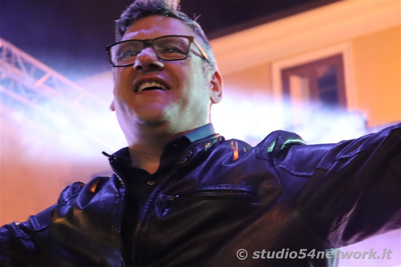 Soldout per il 54FreeStyle, nel Centro storico di Corigliano, per la Festa di San Francesco di Paola. Sul plalco Morgan, Dj Jad