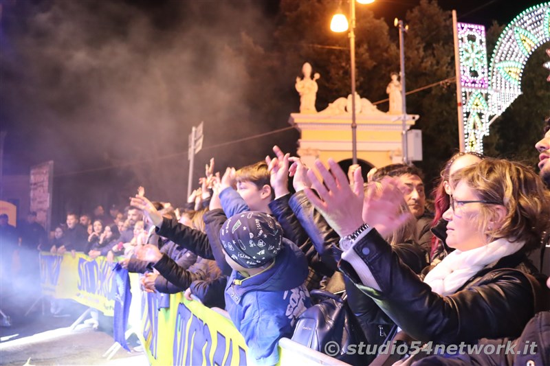 Soldout per il 54FreeStyle, nel Centro storico di Corigliano, per la Festa di San Francesco di Paola. Sul plalco Morgan, Dj Jad
