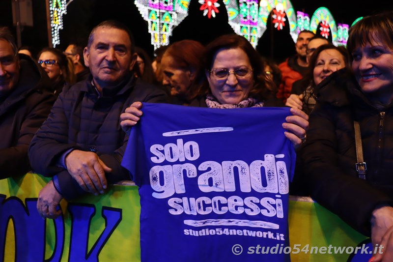 Soldout per il 54FreeStyle, nel Centro storico di Corigliano, per la Festa di San Francesco di Paola. Sul plalco Morgan, Dj Jad