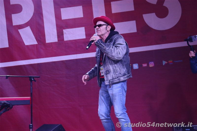 Soldout per il 54FreeStyle, nel Centro storico di Corigliano, per la Festa di San Francesco di Paola. Sul plalco Morgan, Dj Jad