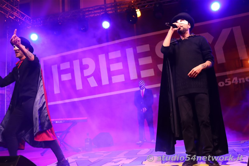 Soldout per il 54FreeStyle, nel Centro storico di Corigliano, per la Festa di San Francesco di Paola. Sul plalco Morgan, Dj Jad