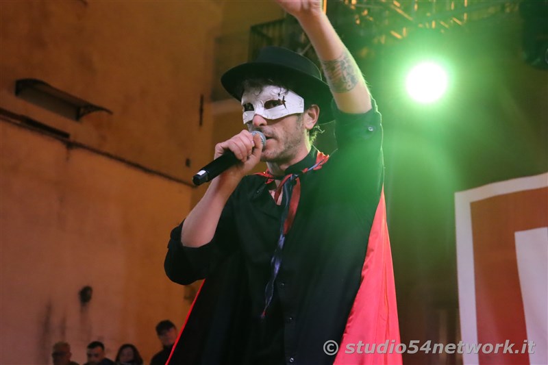 Soldout per il 54FreeStyle, nel Centro storico di Corigliano, per la Festa di San Francesco di Paola. Sul plalco Morgan, Dj Jad