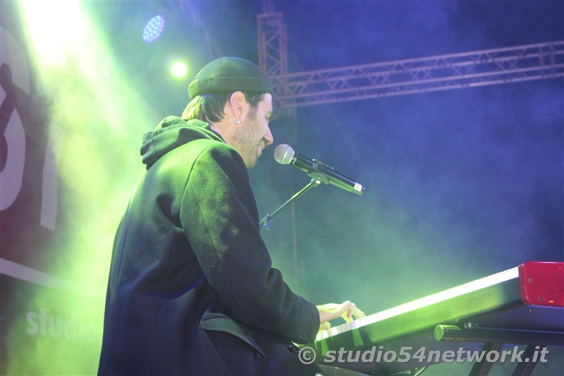 Soldout per il 54FreeStyle, nel Centro storico di Corigliano, per la Festa di San Francesco di Paola. Sul plalco Morgan, Dj Jad