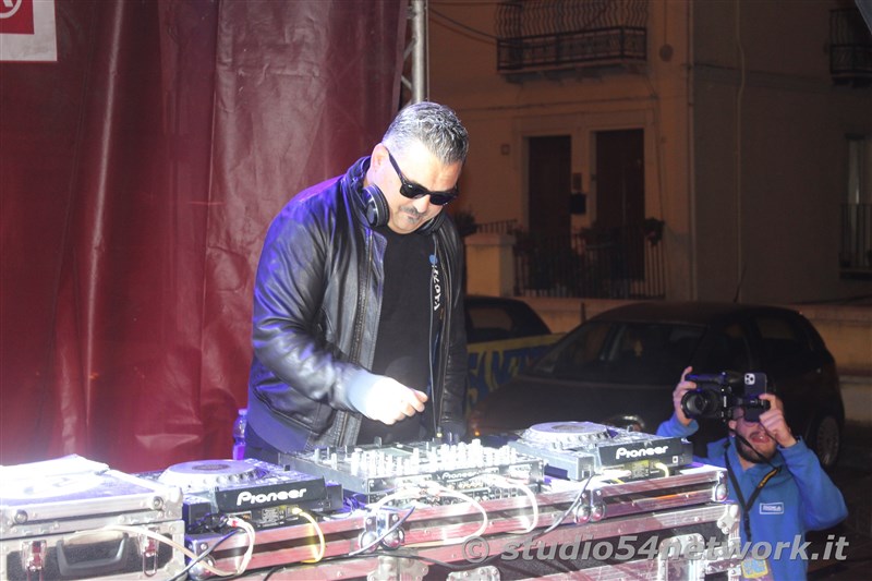 Soldout per il 54FreeStyle, nel Centro storico di Corigliano, per la Festa di San Francesco di Paola. Sul plalco Morgan, Dj Jad