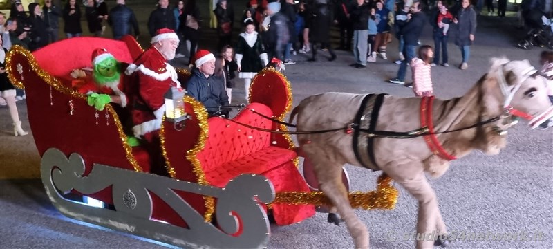 E' Natale a Praia a Mare, con tanta musica, artisti di strada, regali, gadgets, nel 54ChristmasTour, con Studio54network!   