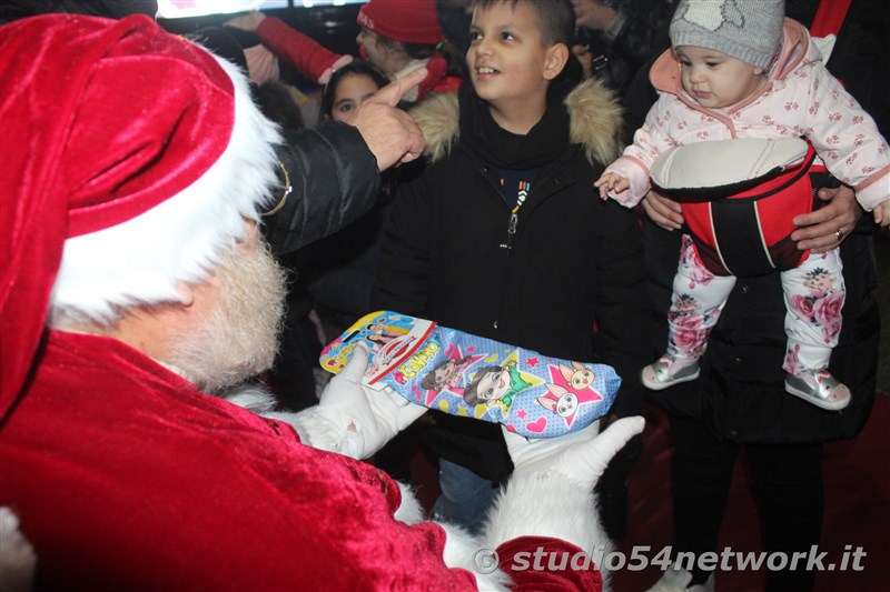 E' Natale a Praia a Mare, con tanta musica, artisti di strada, regali, gadgets, nel 54ChristmasTour, con Studio54network!   