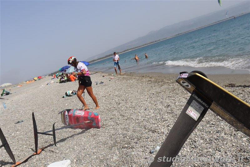In Calabria, all'Hangloosebeach di Gizzeria, Formula Kite Youth World Championship, su Studio54network 