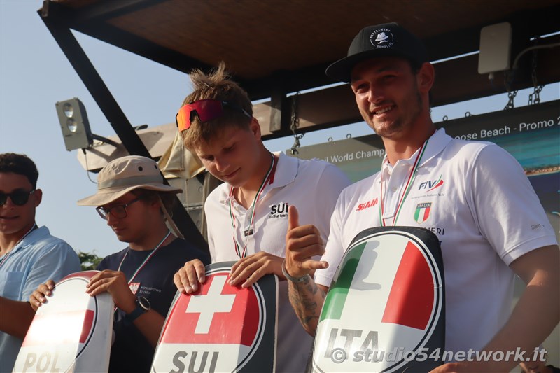 In Calabria, all'Hangloosebeach di Gizzeria, Formula Kite Youth World Championship, su Studio54network 