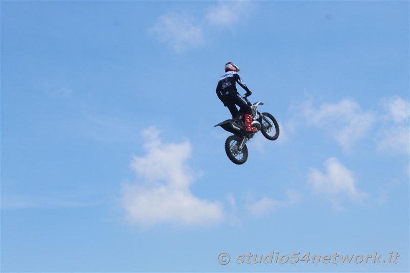 Un salto oltre le Barriere, l'evento Memorial con terapia in moto a persone disabili, spettacoli motocross e freestyle. In Radiovisoone su Studio54network!