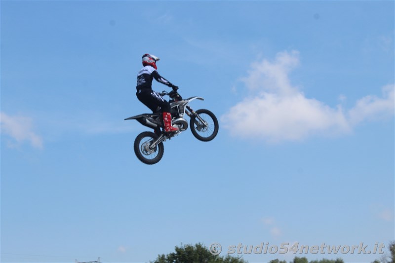 Un salto oltre le Barriere, l'evento Memorial con terapia in moto a persone disabili, spettacoli motocross e freestyle. In Radiovisoone su Studio54network!
