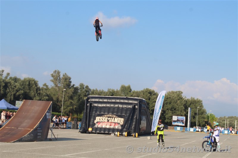 Un salto oltre le Barriere, l'evento Memorial con terapia in moto a persone disabili, spettacoli motocross e freestyle. In Radiovisoone su Studio54network!