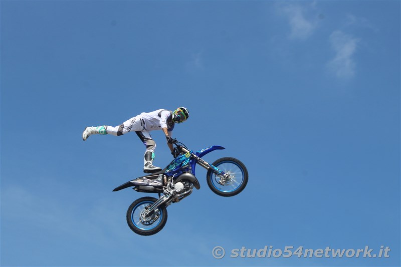 Un salto oltre le Barriere, l'evento Memorial con terapia in moto a persone disabili, spettacoli motocross e freestyle. In Radiovisoone su Studio54network!