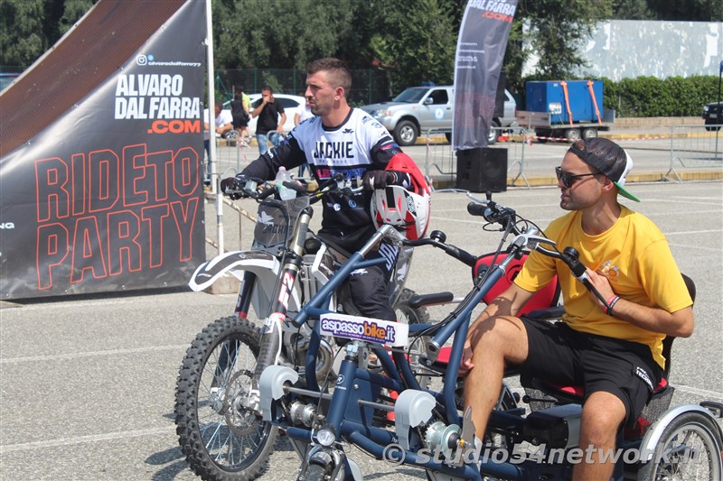 Un salto oltre le Barriere, l'evento Memorial con terapia in moto a persone disabili, spettacoli motocross e freestyle. In Radiovisoone su Studio54network!