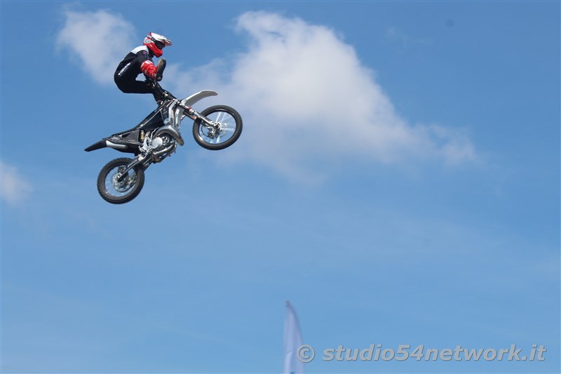 Un salto oltre le Barriere, l'evento Memorial con terapia in moto a persone disabili, spettacoli motocross e freestyle. In Radiovisoone su Studio54network!